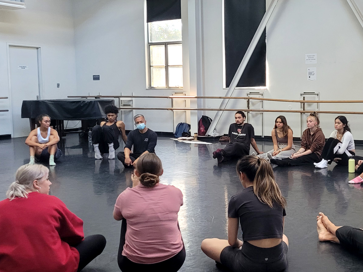 Gerald Casel talking to Dance students in a studio.