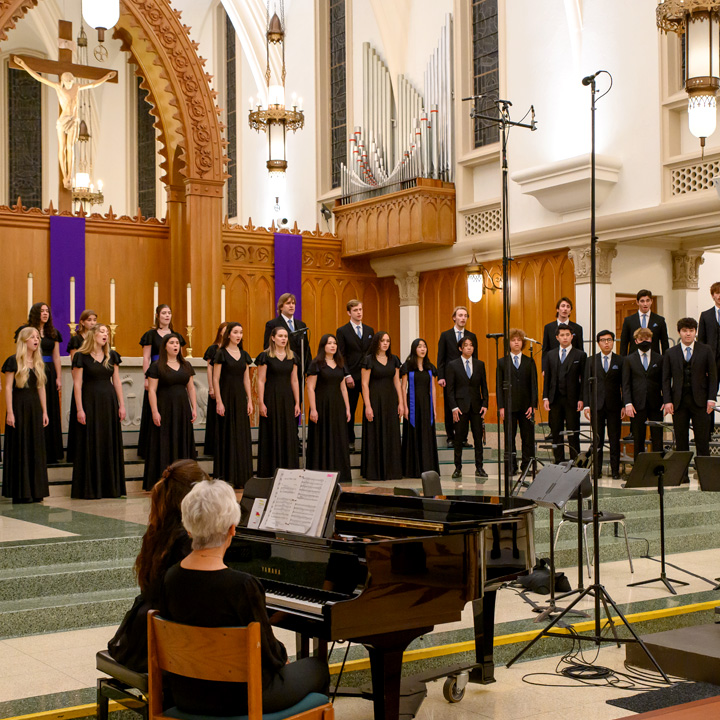 The LMU Consort Singers performing 
