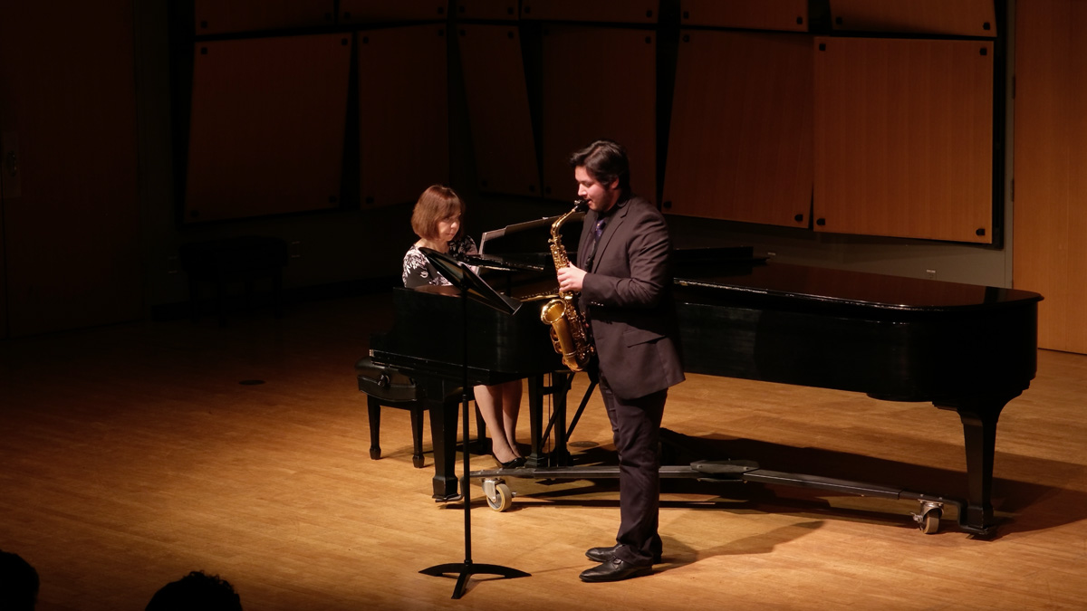 Max Simpson performing