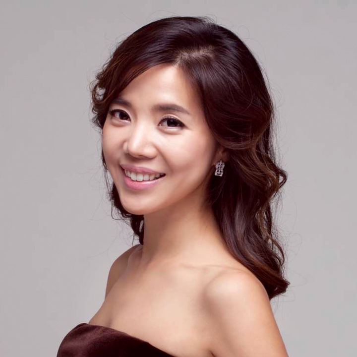 Headshot of Hyinju Hwang.