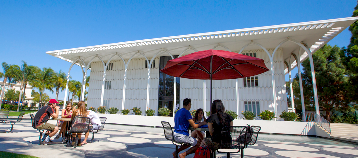 Students sitting at tables outside of Foley.