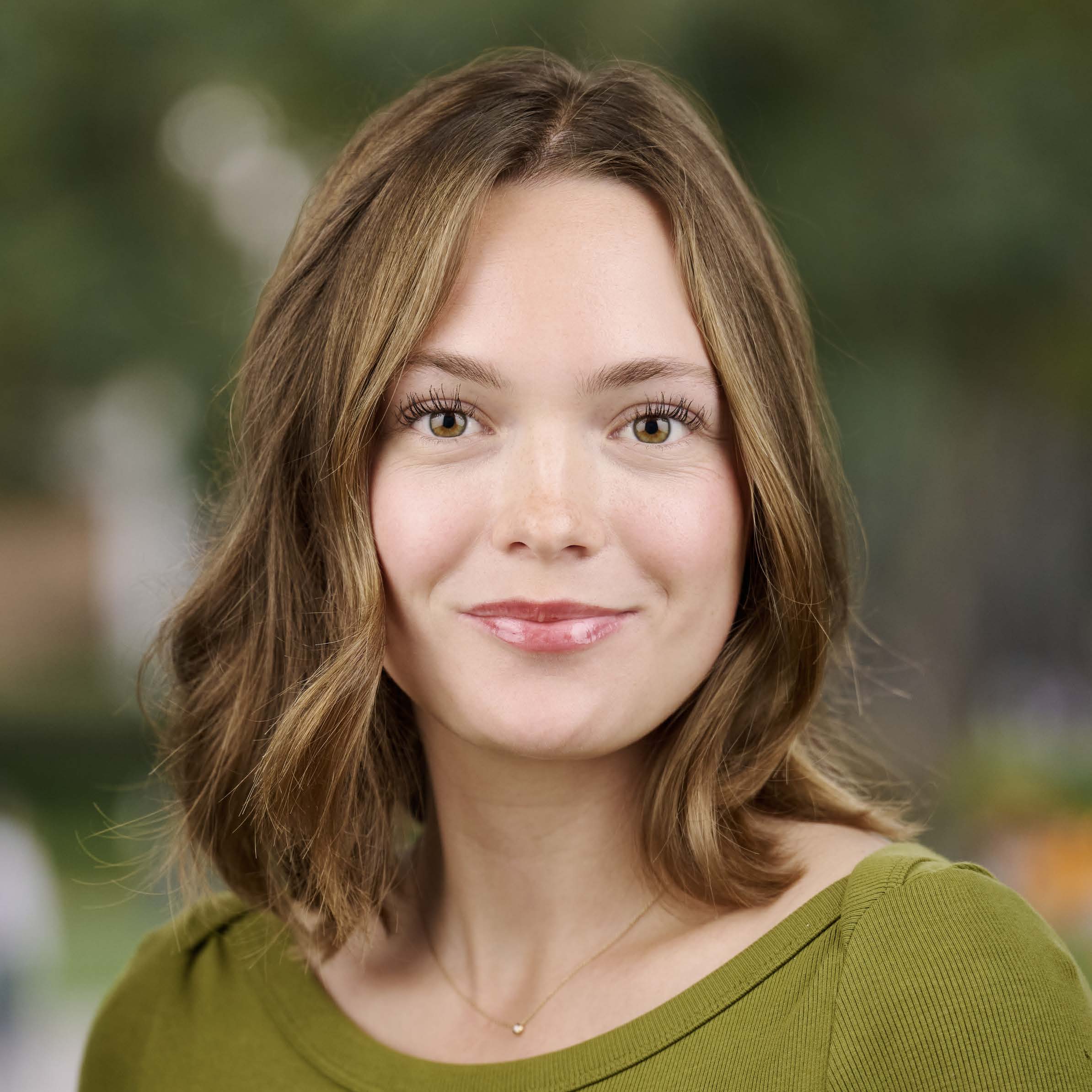 Headshot of Chloe Laursen