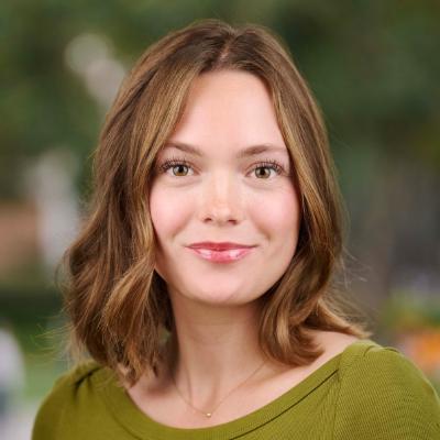 Headshot of Chloe Laursen