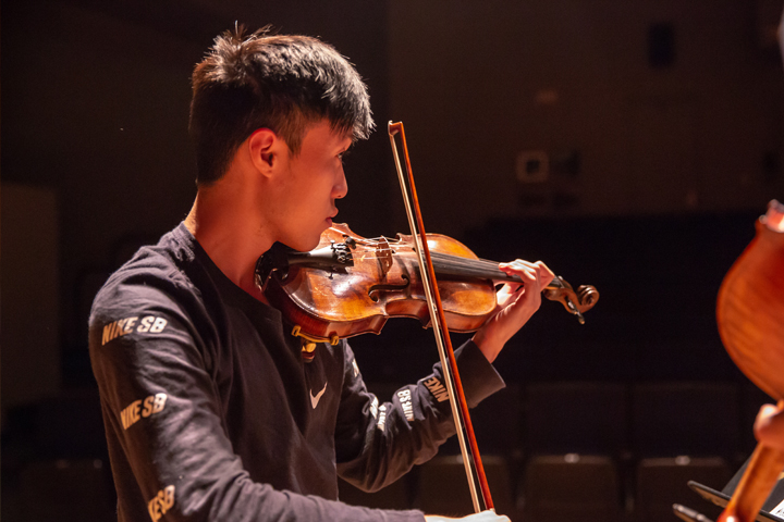A guitarist performs in Murphy Recital Hall.