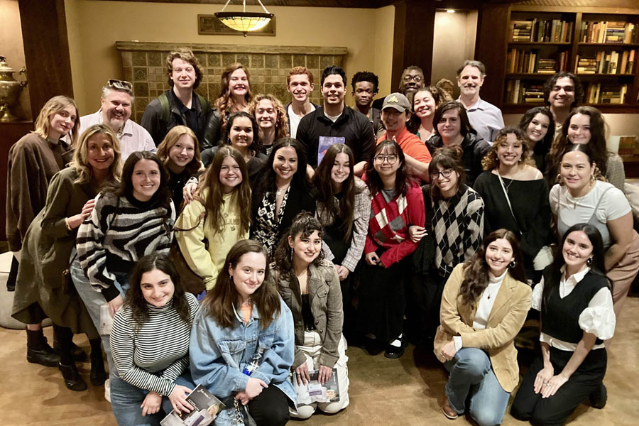 Group photo of Gloria Calderón Kellett with students.